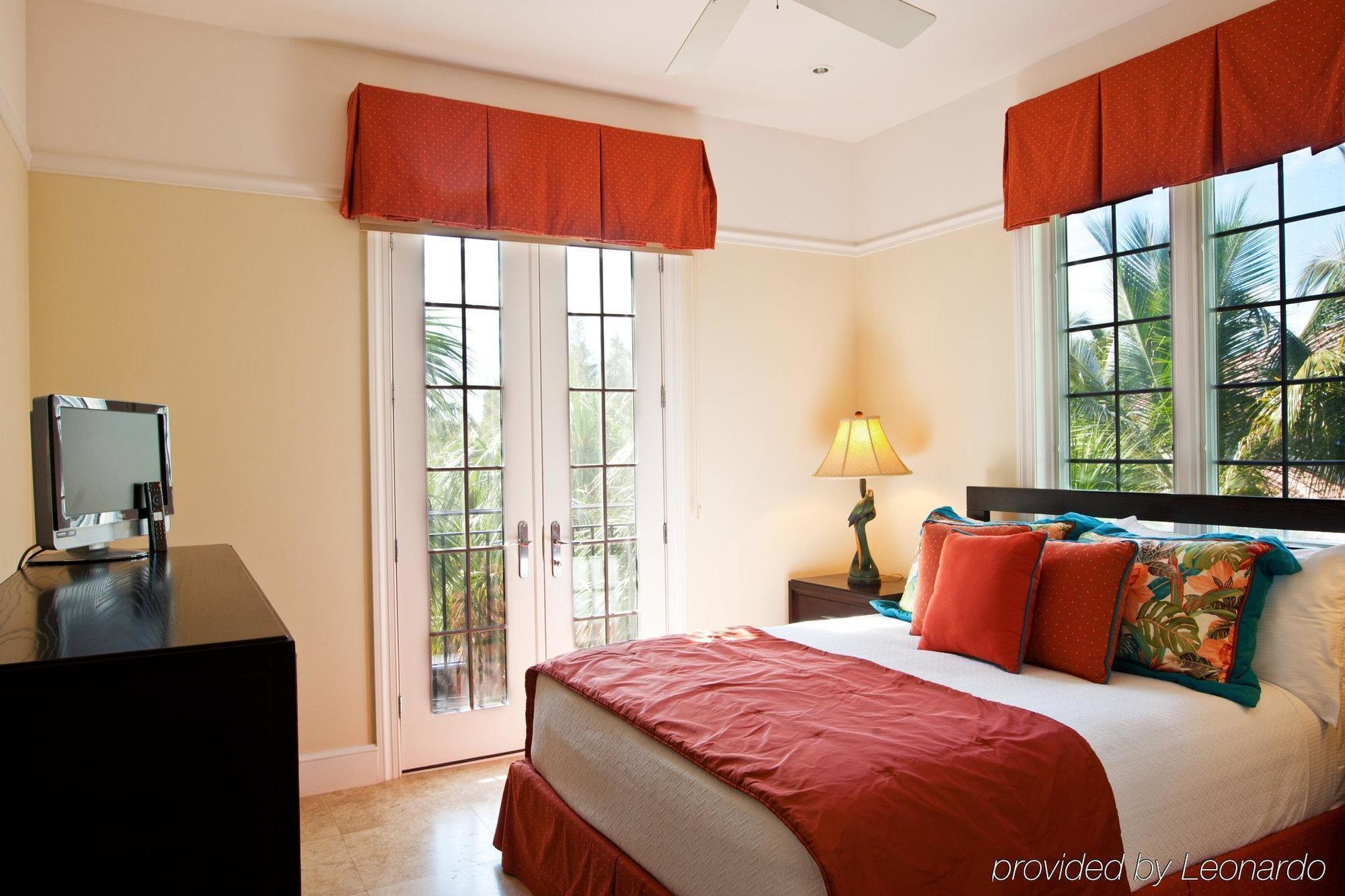 The Regent Grand Hotel Grace Bay Exterior photo