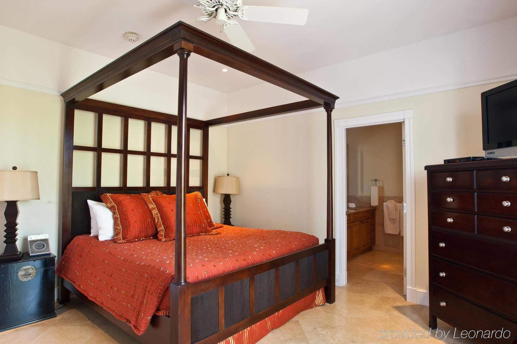 The Regent Grand Hotel Grace Bay Exterior photo
